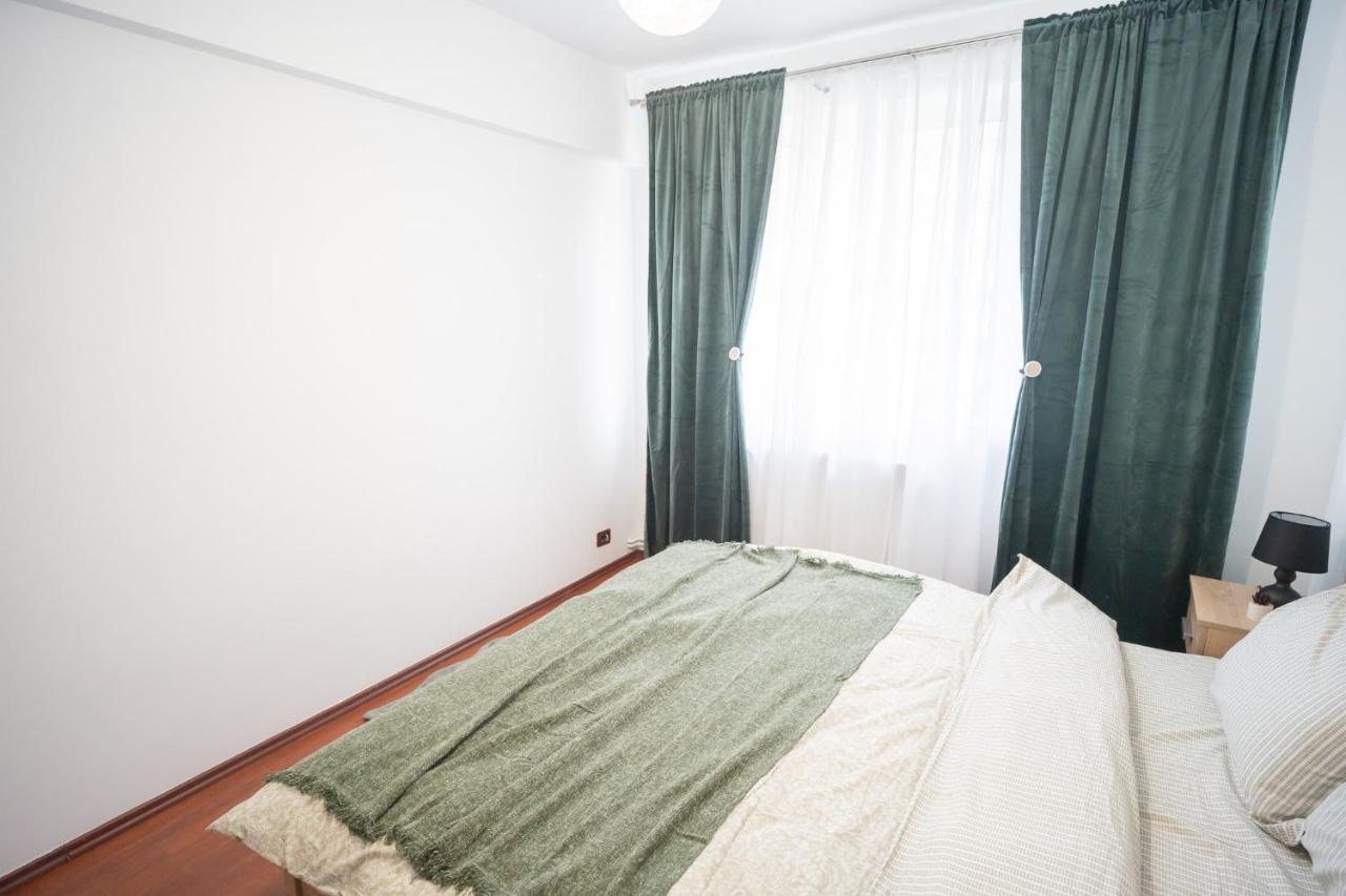 Spacious 2Br Dristor Apartment Bucarest Extérieur photo