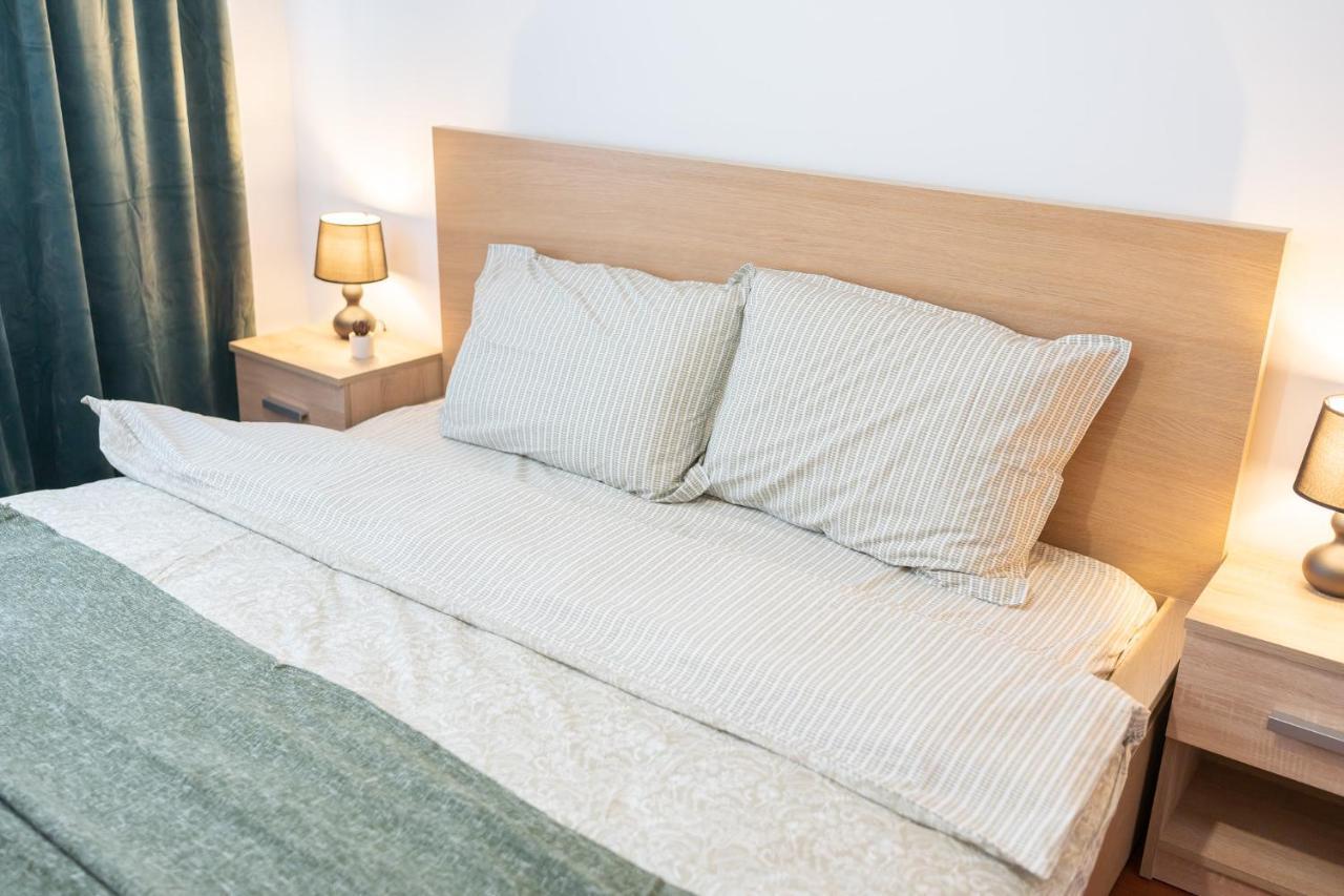 Spacious 2Br Dristor Apartment Bucarest Extérieur photo